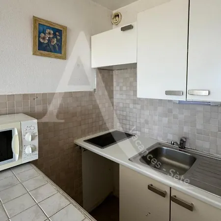 Apartment Avec Parking, Face A La